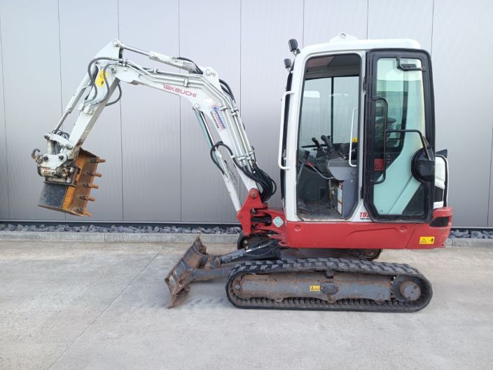 Minibagger Takeuchi TB 225